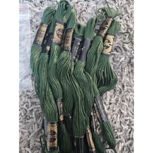 Lot 8 Skeins DMC Embroidery Floss Dk Fern GREEN 520 Needlework Cross Stitch
